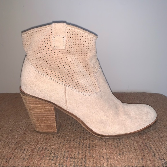 Vince Camuto Cream Heeled Boots - Picture 1 of 12